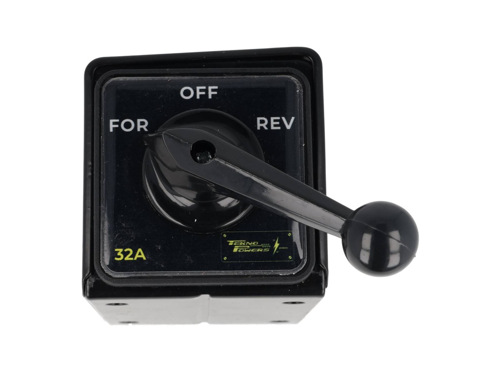 CS503C — INVERSOR DE GIRO 3X32A 690VCA FOR-OFF-REV CAJA METALICA